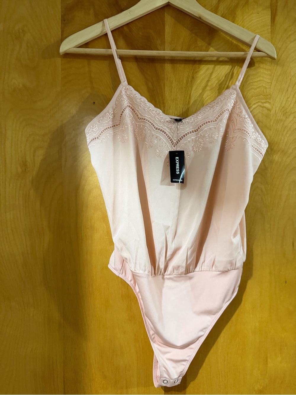 Express Dusty Pink Floral Lace Cami - Picture 2 of 6